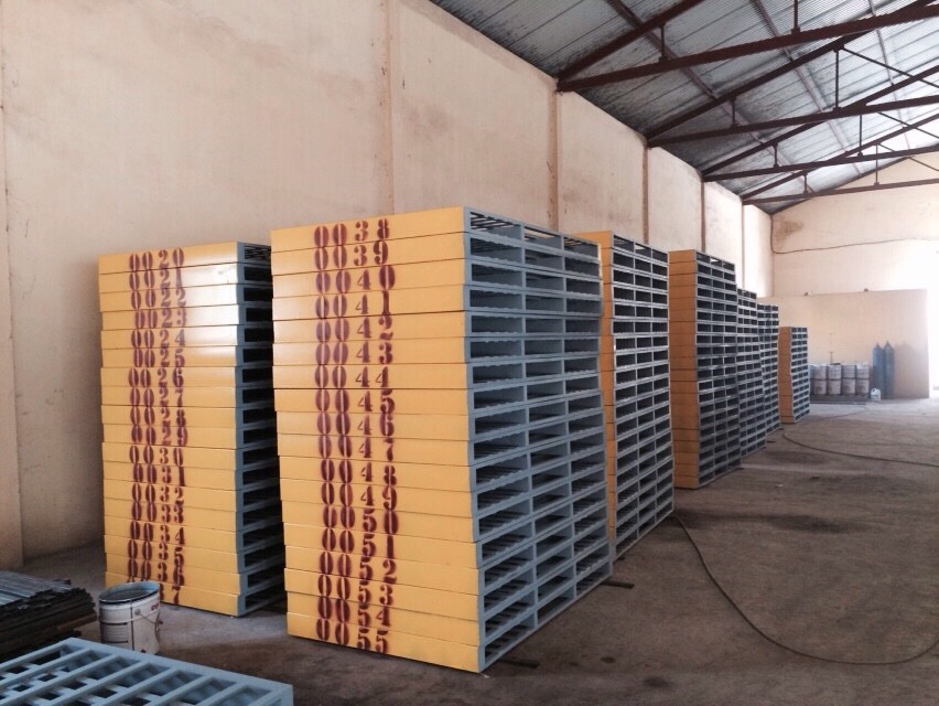 Pallet sắt